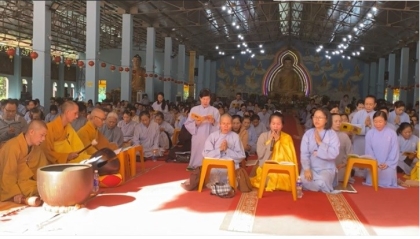 Ai đã truyền giới cho người phụ nữ đắp y vàng làm 'chủ sám'?